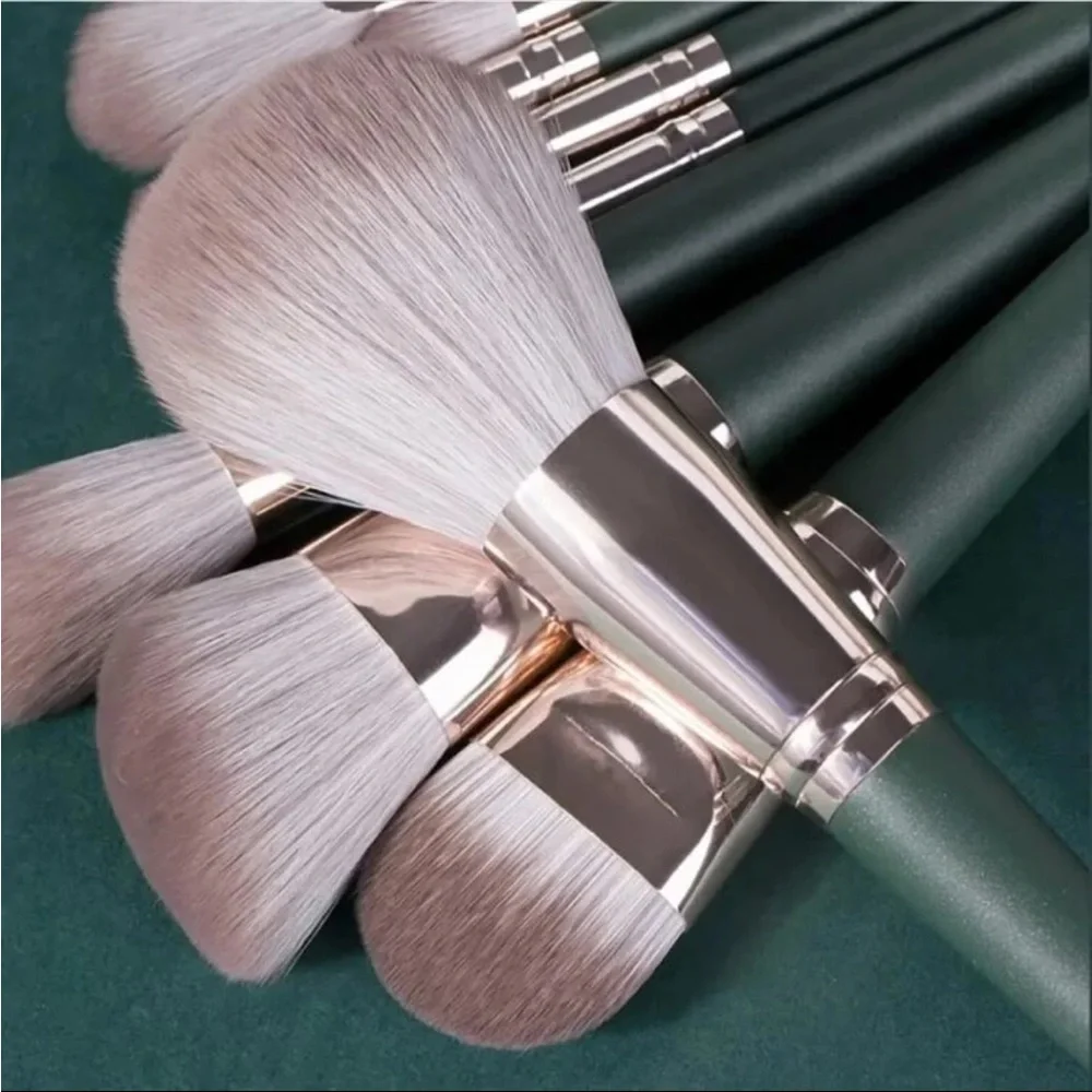 14pc Makeup Brush Set ❤️